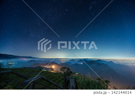 Starlit night sky over mountain ranges and tea plantations in Chiayi, Taiwan Starlit night sky over mountain ranges and tea plantations in Chiayi, Taiwan 142144014