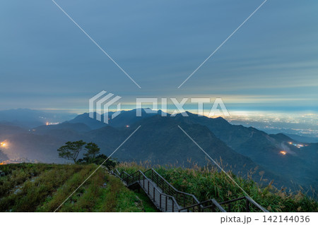 Night view of mountains and rolling clouds in Alishan, Taiwan Night view of mountains and rolling clouds in Alishan, Taiwan 142144036