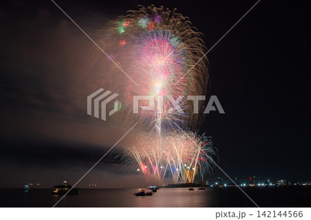 木更津港まつり花火大会夜空に咲く大輪の花 木更津港まつり花火大会夜空に咲く大輪の花 142144566