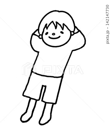 ゴロンとすやすやお昼寝するカワイイ男の子 ゴロンとすやすやお昼寝するカワイイ男の子 142147730
