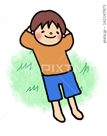 ゴロンとすやすやお昼寝するカワイイ男の子 ゴロンとすやすやお昼寝するカワイイ男の子 142147971