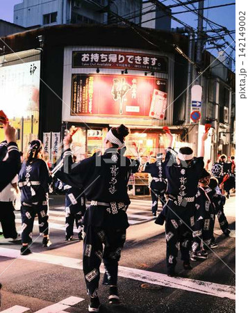 帯屋町で踊るよさこい祭り 帯屋町で踊るよさこい祭り 142149002