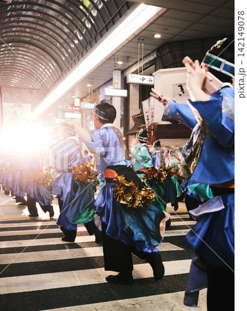 帯屋町で踊るよさこい祭り 帯屋町で踊るよさこい祭り 142149078