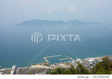 瀬戸内海国立公園の屋島から見た瀬戸内海と高松市内の眺望(2026年8月撮影) 瀬戸内海国立公園の屋島から見た瀬戸内海と高松市内の眺望(2026年8月撮影) 142149248