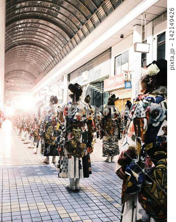 帯屋町で踊るよさこい祭り 帯屋町で踊るよさこい祭り 142149426