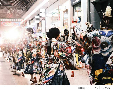 帯屋町で踊るよさこい祭り 帯屋町で踊るよさこい祭り 142149605