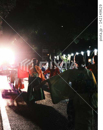 帯屋町で踊るよさこい祭り 142149629