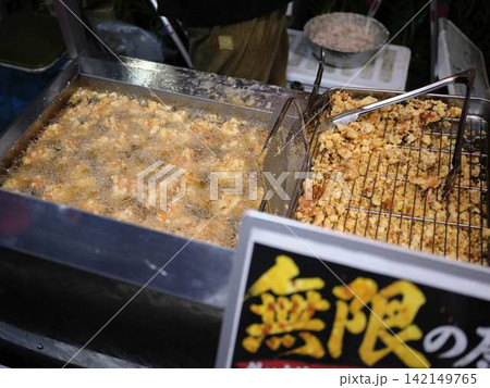 屋台の唐揚げ 屋台の唐揚げ 142149765