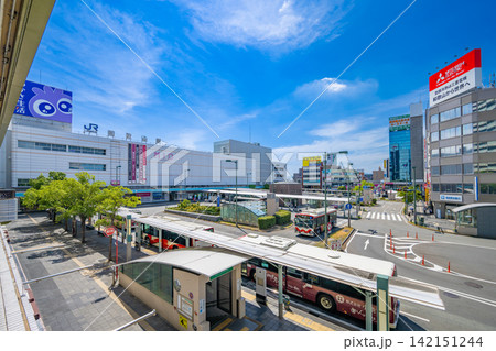 晴天の和歌山駅東口駅前広場と近鉄百貨店・JR西日本和歌山ミオ 晴天の和歌山駅東口駅前広場と近鉄百貨店・JR西日本和歌山ミオ 142151244
