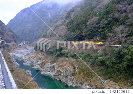 八百とどろ 四万十川水系の急流と奇岩が織りなす渓谷風景 八百とどろ 四万十川水系の急流と奇岩が織りなす渓谷風景 142153612