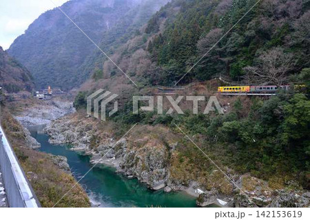 八百とどろ 四万十川水系の急流と奇岩が織りなす渓谷風景 八百とどろ 四万十川水系の急流と奇岩が織りなす渓谷風景 142153619