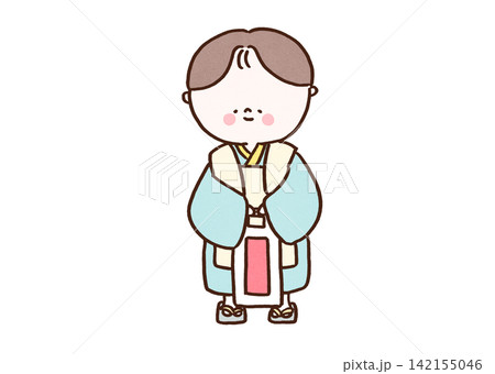 被布と着物を着て千歳飴を持ち笑顔で立つ3歳の男の子（七五三のお祝い） 142155046