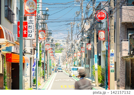JR根岸線・山手駅　駅前商店街 142157132