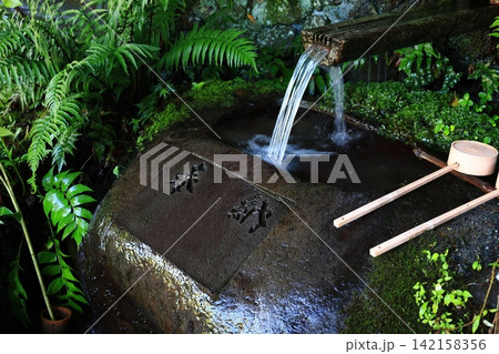 滝川神社の手水 4 滝川神社の手水 4 142158356