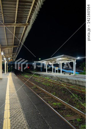 夜の青島駅 142160564