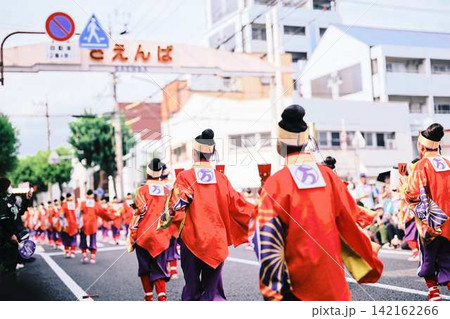 帯屋町で踊るよさこい祭り 142162266