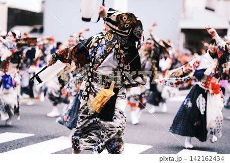 帯屋町で踊るよさこい祭り 帯屋町で踊るよさこい祭り 142162434