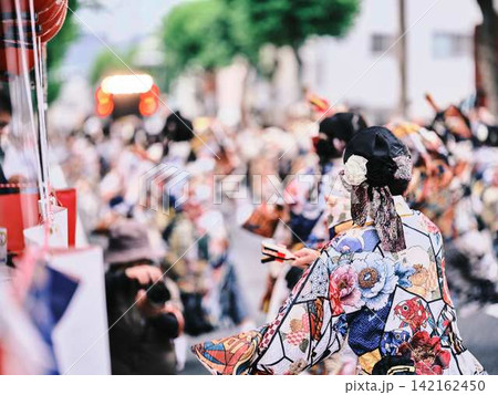 帯屋町で踊るよさこい祭り 帯屋町で踊るよさこい祭り 142162450