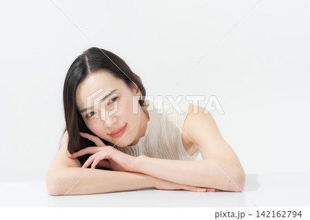 女性 スキンケア 女性 スキンケア 142162794