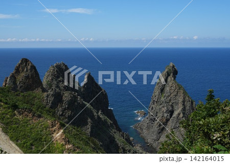 積丹ブルーと岩山が織りなす絶景スポット 積丹ブルーと岩山が織りなす絶景スポット 142164015