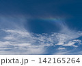 青空に浮かぶ雲 142165264