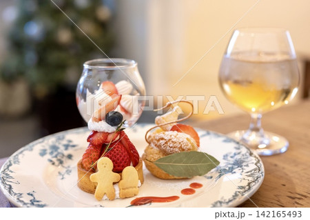 いちごスイーツ クリスマスプレート いちごスイーツ クリスマスプレート 142165493
