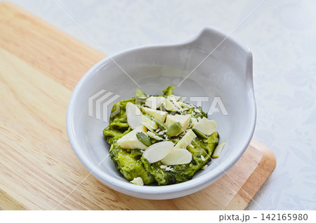 スコップクッキーの抹茶味 焼く前 スコップクッキーの抹茶味 焼く前 142165980