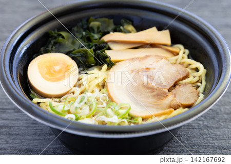 おいしいカップラーメン おいしいカップラーメン 142167692