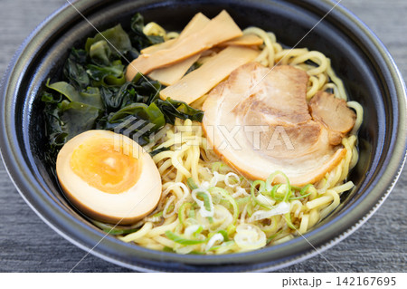 おいしいカップラーメン おいしいカップラーメン 142167695