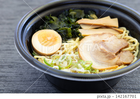 おいしいカップラーメン おいしいカップラーメン 142167701