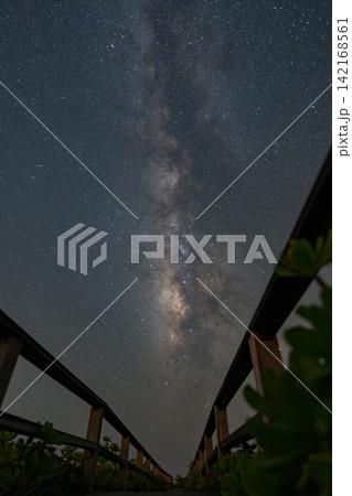 夏の宮古島の星空 夏の宮古島の星空 142168561