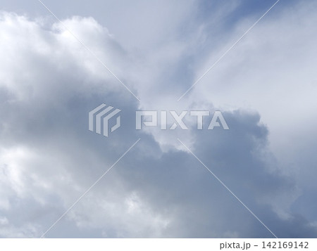 雨になりそうな空模様 雨になりそうな空模様 142169142