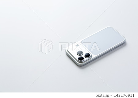 スマートフォン　白バック 142170911