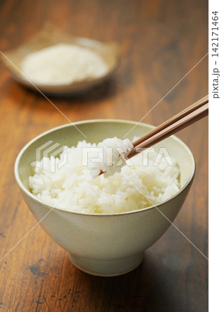 炊き立ての白ご飯 炊き立ての白ご飯 142171464