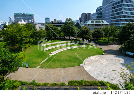 東京・四谷の新たなランドマーク【コモレ四谷】の芝生広場 : 東京都新宿区四谷 東京・四谷の新たなランドマーク【コモレ四谷】の芝生広場 : 東京都新宿区四谷 142174153