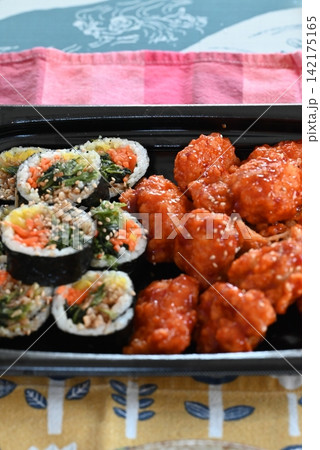 美味しいキンパとヤンニョムチキン 美味しいキンパとヤンニョムチキン 142175165