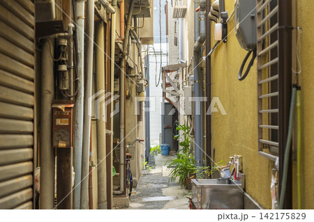 鶴見橋商店街(大阪のレトロな商店街) 鶴見橋商店街(大阪のレトロな商店街) 142175829