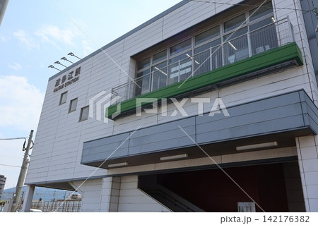 福岡県糸島市のJR波多江駅・駅舎の外観 福岡県糸島市のJR波多江駅・駅舎の外観 142176382