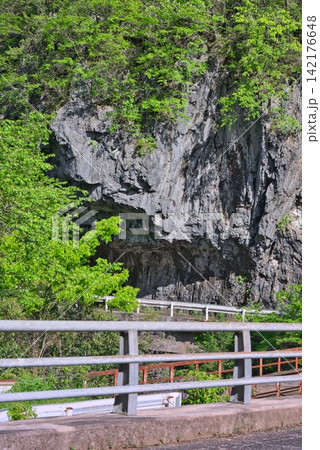 【羽山の片洞門】 【羽山の片洞門】 142176648