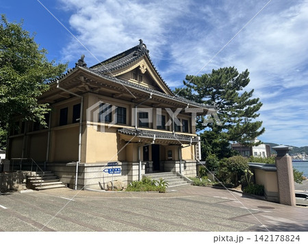 日清講和記念館と関門海峡の風景|山口県下関市・春帆楼敷地内 日清講和記念館と関門海峡の風景|山口県下関市・春帆楼敷地内 142178824