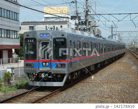 京成電鉄3500形(京成幕張本郷駅にて撮影) 京成電鉄3500形(京成幕張本郷駅にて撮影) 142178910