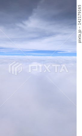 飛行機から見た雲 142179165