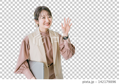 オフィスの階段を登る女性・ビジネスウーマン(朝・出社・通勤) オフィスの階段を登る女性・ビジネスウーマン(朝・出社・通勤) 142179896