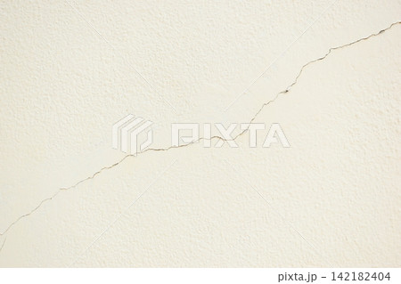 crack on white wall from earthquake, construction industry crack on white wall from earthquake, construction industry 142182404