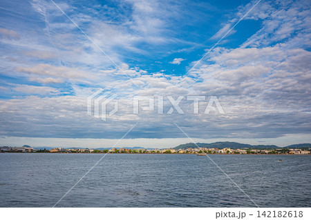 真夏の琵琶湖風景 滋賀県大津市 真夏の琵琶湖風景 滋賀県大津市 142182618