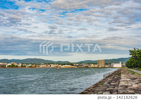 琵琶湖岸風景 滋賀県大津市 琵琶湖岸風景 滋賀県大津市 142182626