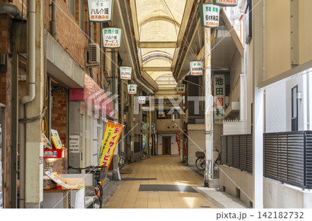 西天下茶屋商店街(にしてん商店街) 西天下茶屋商店街(にしてん商店街) 142182732