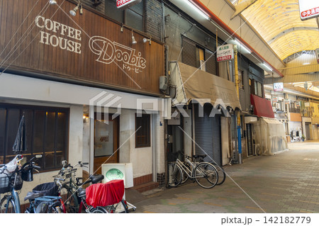 西天下茶屋商店街（にしてん商店街） 142182779