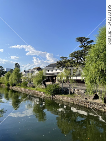 倉敷美観地区の水辺風景 142183195