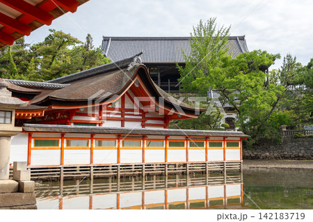 Traditional buildings of Itsukushima shrine in Miyajima, near Hiroshima 142183719